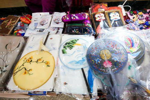 非遗手工艺品惊艳亮相郑州国际会展中心，市民驻足欣赏带动工艺美术品与礼仪用品销售热潮